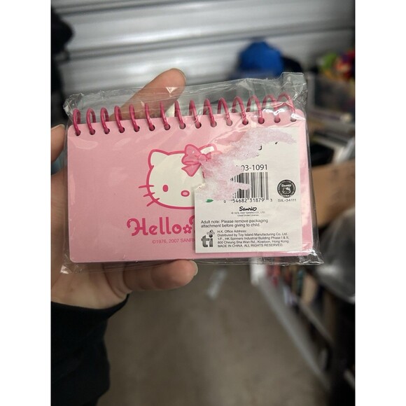 Sanrio 2007 Hello Kitty Vinyl Cover Holograph Notebook Mini Hello Kitty Winking - Picture 4 of 4